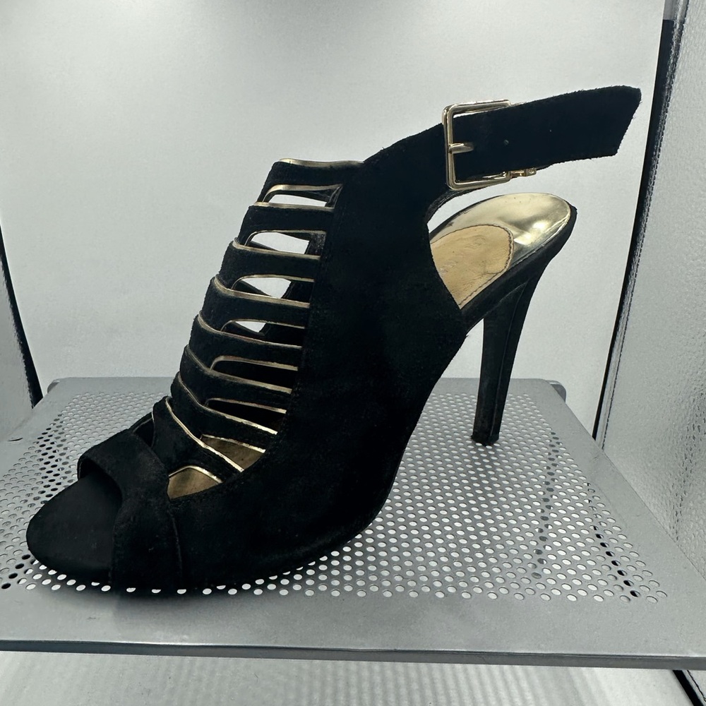 Gianni Bini (9W) Black suede heel with gold trim cutouts